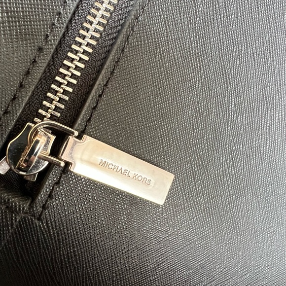 Black used Michael Kors Handbag 👜 - Picture 11 of 13
